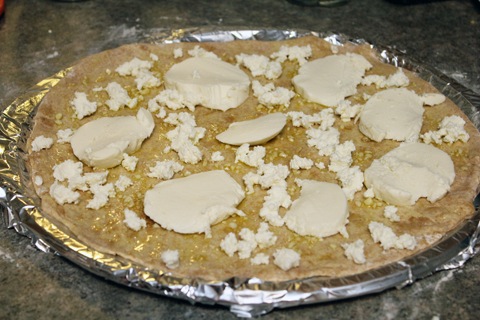 Basil-and-Garlic-White-Pizza-Mozz-Ricotta.jpg