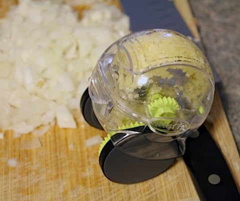 Garlic-Chicken-Meatballs-Garlic-Zoom.jpg