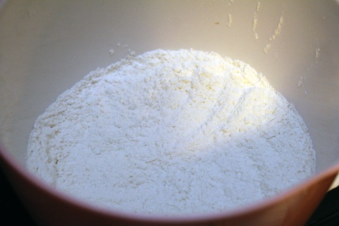 Lemon-Blackberry-Cupcaes-Flour.jpg