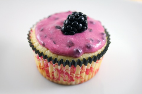 Lemon-Blackberry-Cupcakes-1.jpg