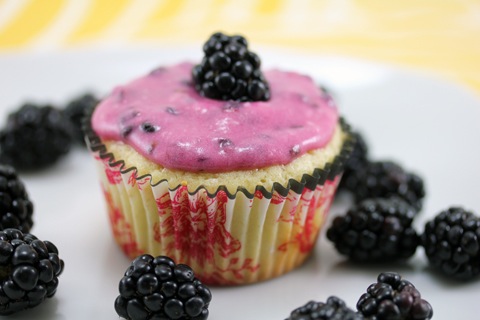Lemon-Blackberry-Cupcakes-4.jpg