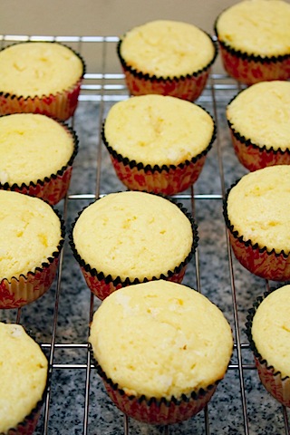 Lemon-Blackberry-Cupcakes-Cupcakes-Rack.jpg