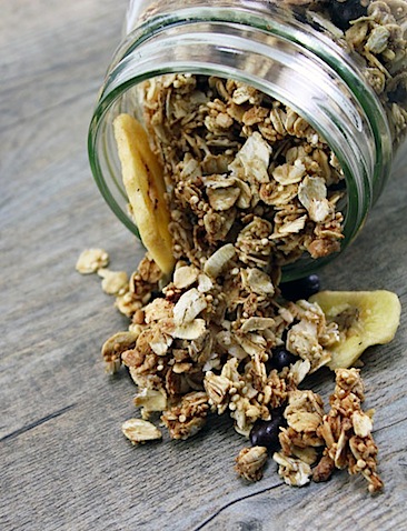 Quinoa-Granola-with-Dark-Chocolate-Pomegranate-5.jpg