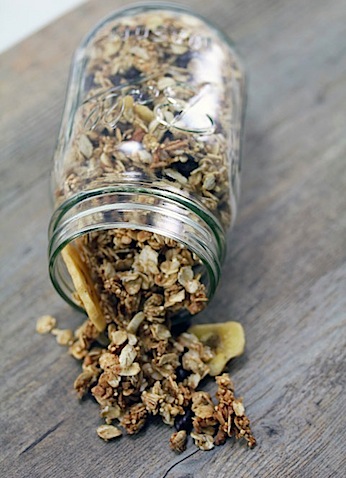 Quinoa-Granola-with-Dark-Chocolate-Pomegranate-6.jpg