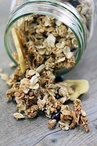 Quinoa-Granola-with-Dark-Chocolate-Pomegranate-8.jpg