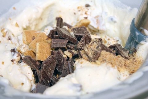 S'mores-Ice-Cream-Mixing-Choco-Graham.jpg