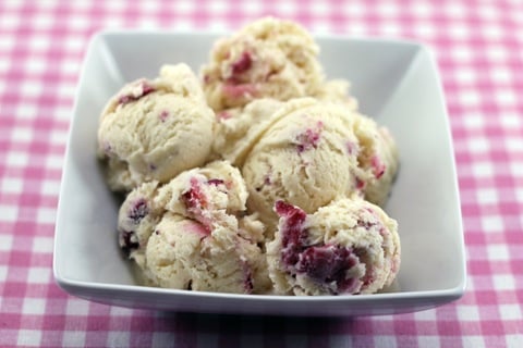 White-Chocolate-Strawberry-Ice-Cream-11.jpg