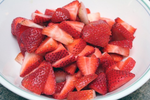 White-Chocolate-Strawberry-Ice-Cream-Sliced-Strawberries.jpg